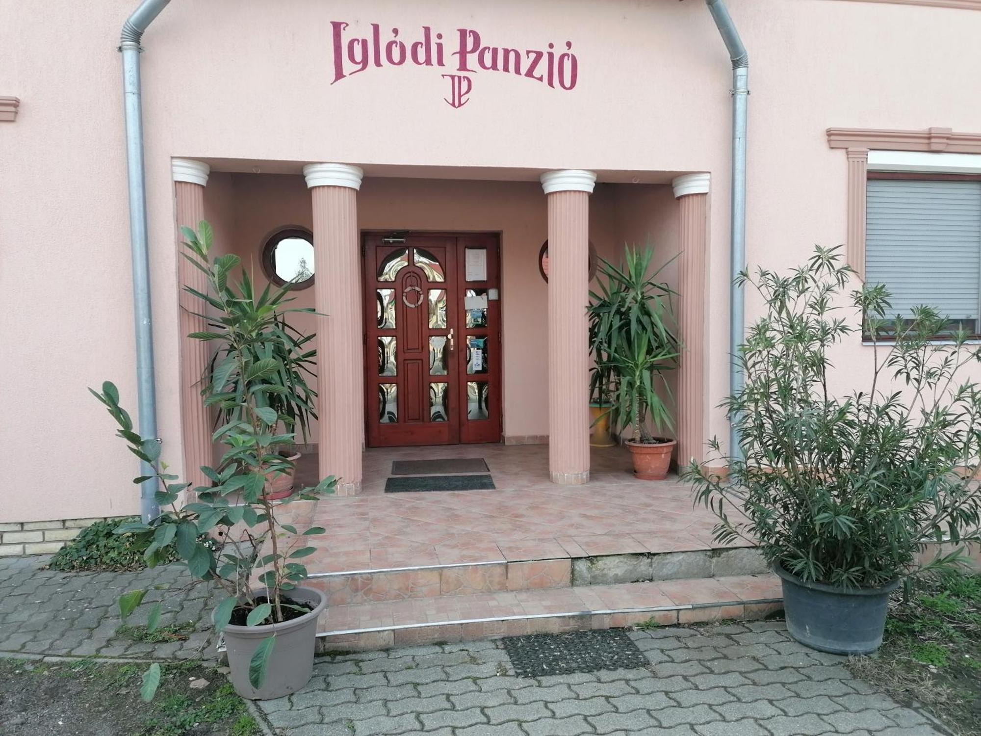 מלון Kunszentmárton Iglodi Panzio מראה חיצוני תמונה